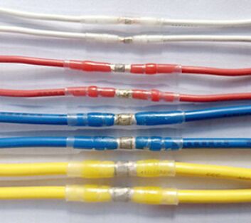 Bon prix Wirerange 22-10 AWG Connecteur rétrécissant la chaleur Connecteurs de fil résistant à l'eau jaune et bleu pour les applications de câblage électrique en ligne