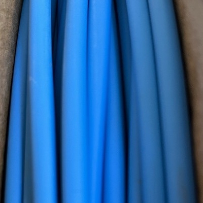 Bon prix bleu de tube d'isolation de rétrécissement de la chaleur 125C, tuyauterie flexible de rétrécissement de la chaleur de la polyoléfine 2x en ligne